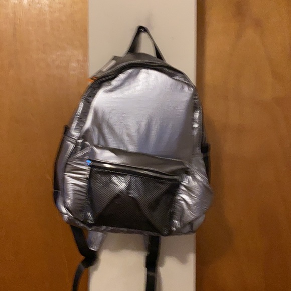 🔘NWT RBX Metallic Silver 2 in 1 Backpack - Picture 2 of 16